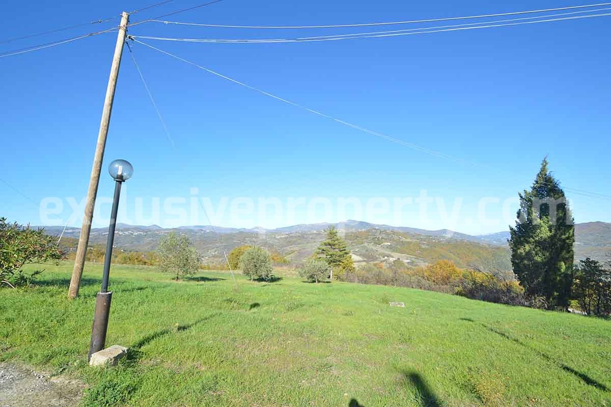 Character house with terrace and garden for sale in Molise - Italy