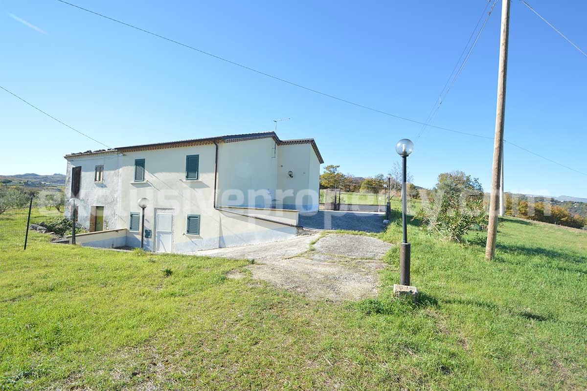 Character house with terrace and garden for sale in Molise - Italy