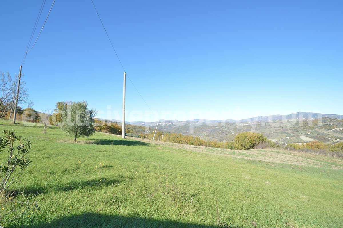 Character house with terrace and garden for sale in Molise - Italy