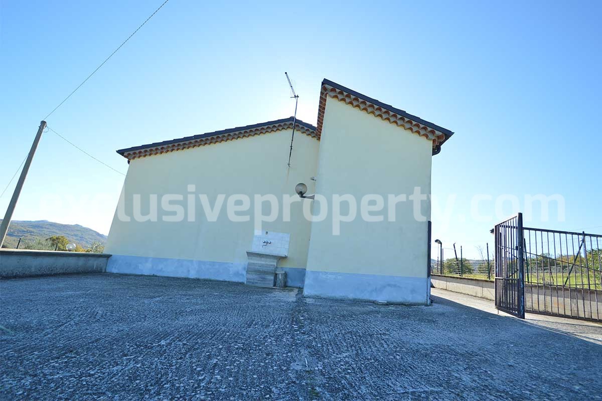 Character house with terrace and garden for sale in Molise - Italy