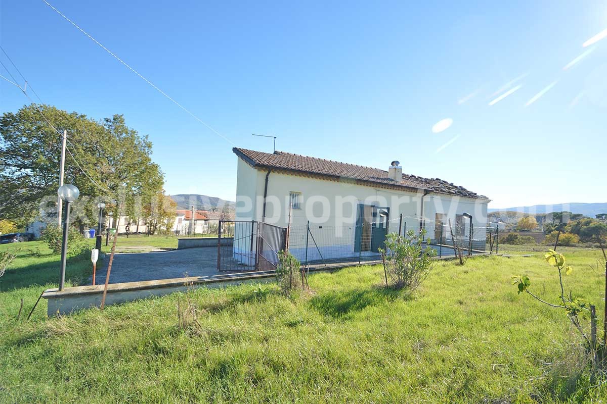 Character house with terrace and garden for sale in Molise - Italy