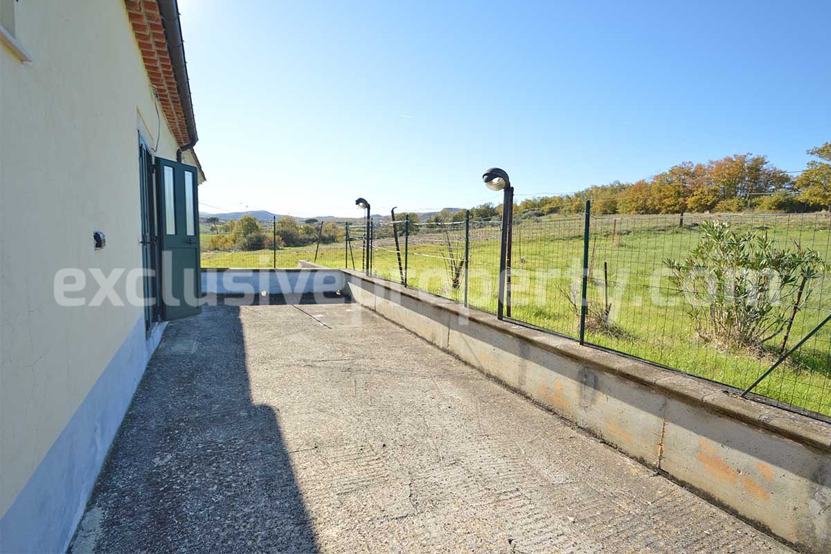 Character house with terrace and garden for sale in Molise - Italy