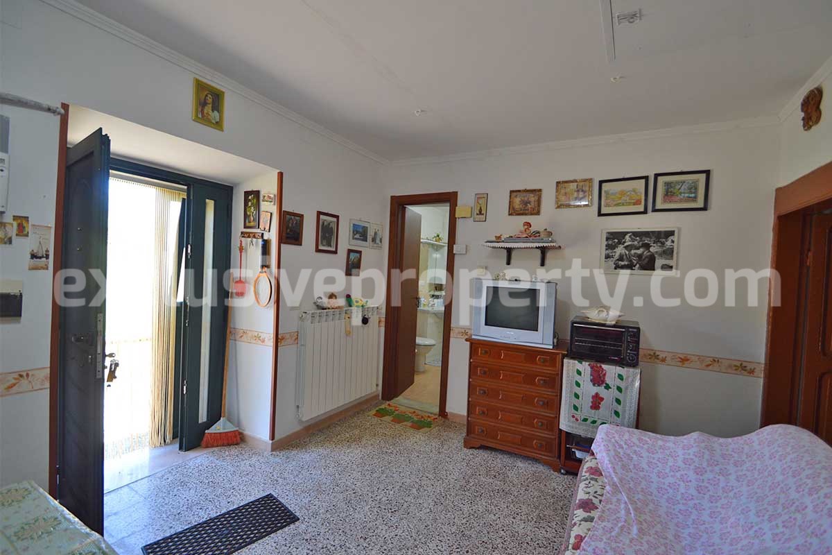Character house with terrace and garden for sale in Molise - Italy