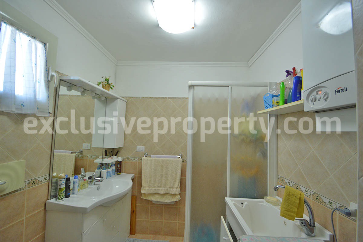 Character house with terrace and garden for sale in Molise - Italy