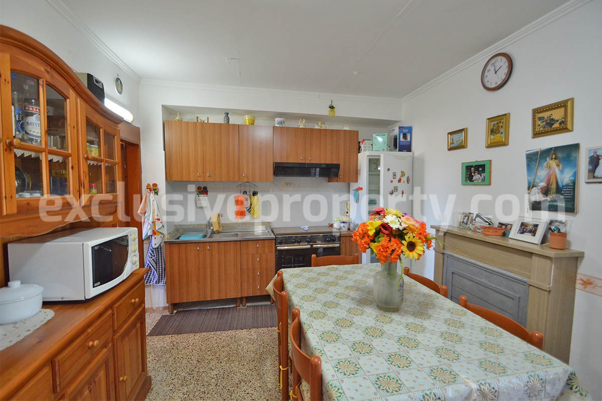 Character house with terrace and garden for sale in Molise - Italy