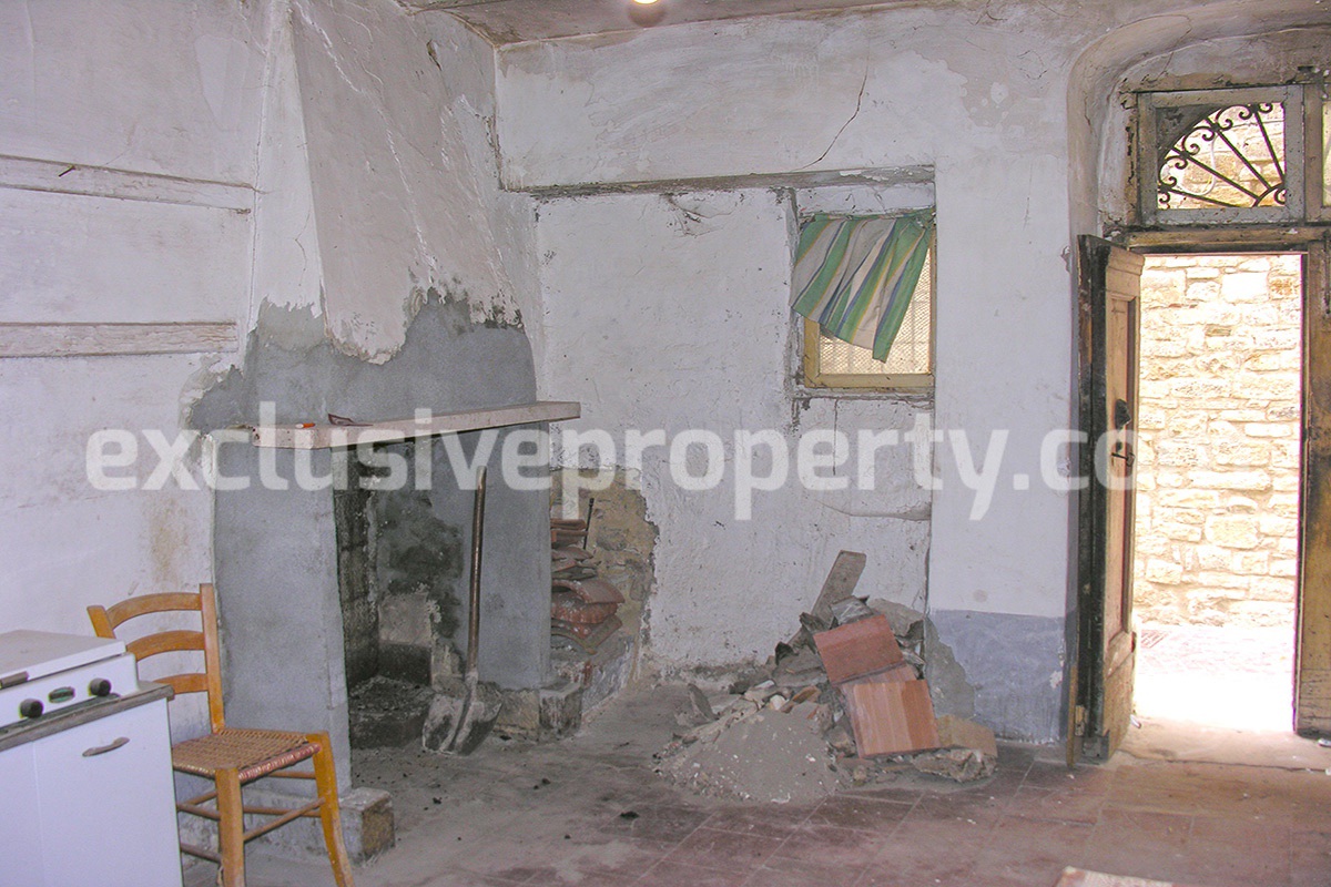 Stone house to be restored reduced price for sale in italy - Molise