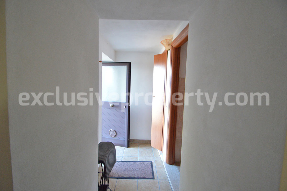 Ready-to-Move-In Town House with Panoramic Terrace for Sale in Schiavi di Abruzzo