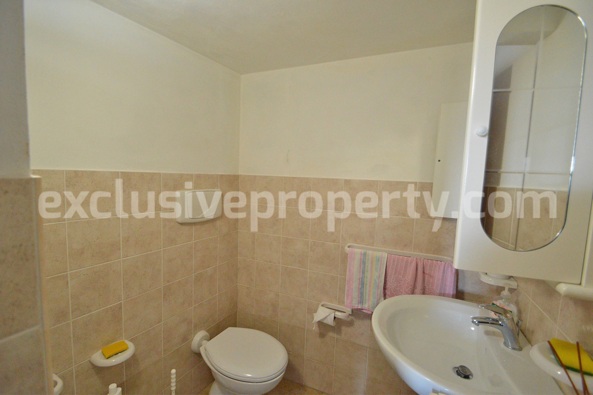 Ready-to-Move-In Town House with Panoramic Terrace for Sale in Schiavi di Abruzzo