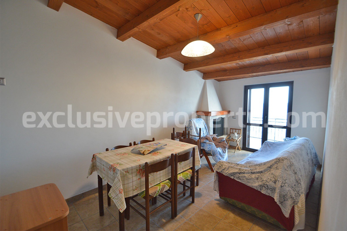 Ready-to-Move-In Town House with Panoramic Terrace for Sale in Schiavi di Abruzzo