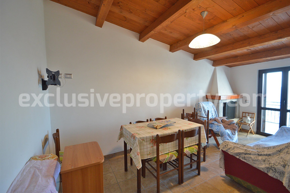 Ready-to-Move-In Town House with Panoramic Terrace for Sale in Schiavi di Abruzzo