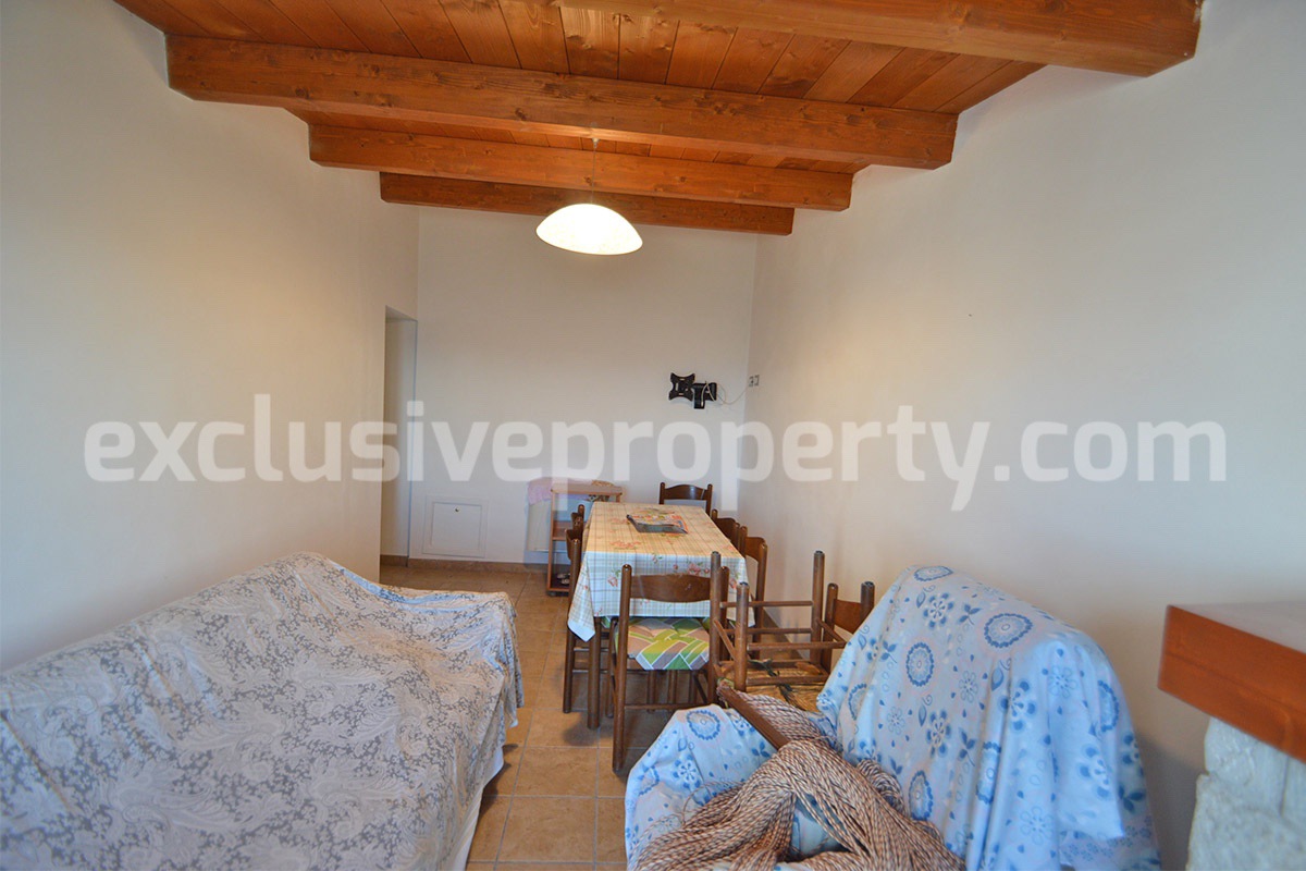 Ready-to-Move-In Town House with Panoramic Terrace for Sale in Schiavi di Abruzzo
