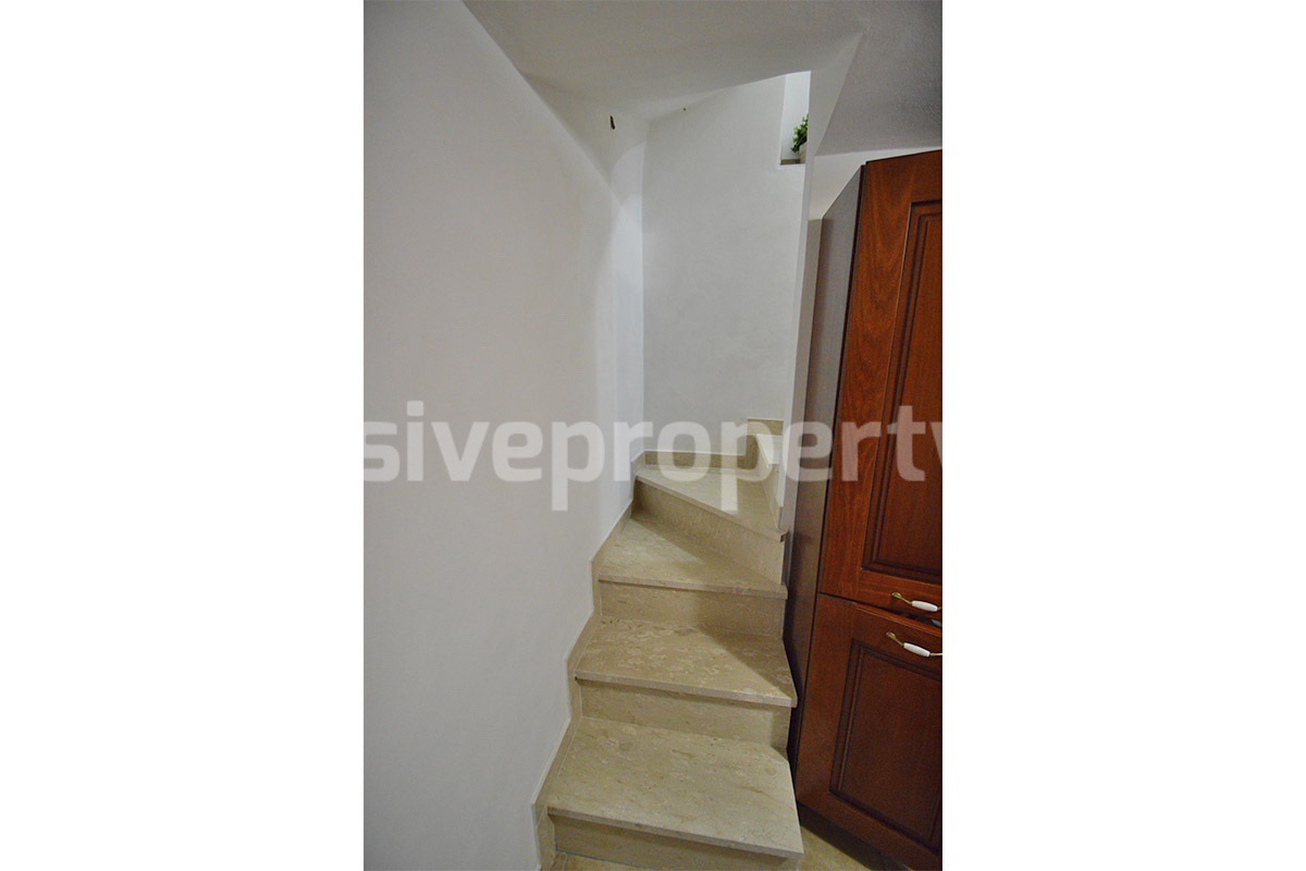 Ready-to-Move-In Town House with Panoramic Terrace for Sale in Schiavi di Abruzzo