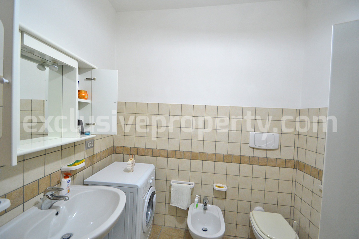 Ready-to-Move-In Town House with Panoramic Terrace for Sale in Schiavi di Abruzzo