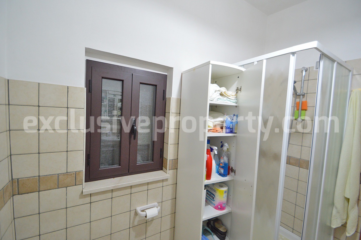 Ready-to-Move-In Town House with Panoramic Terrace for Sale in Schiavi di Abruzzo