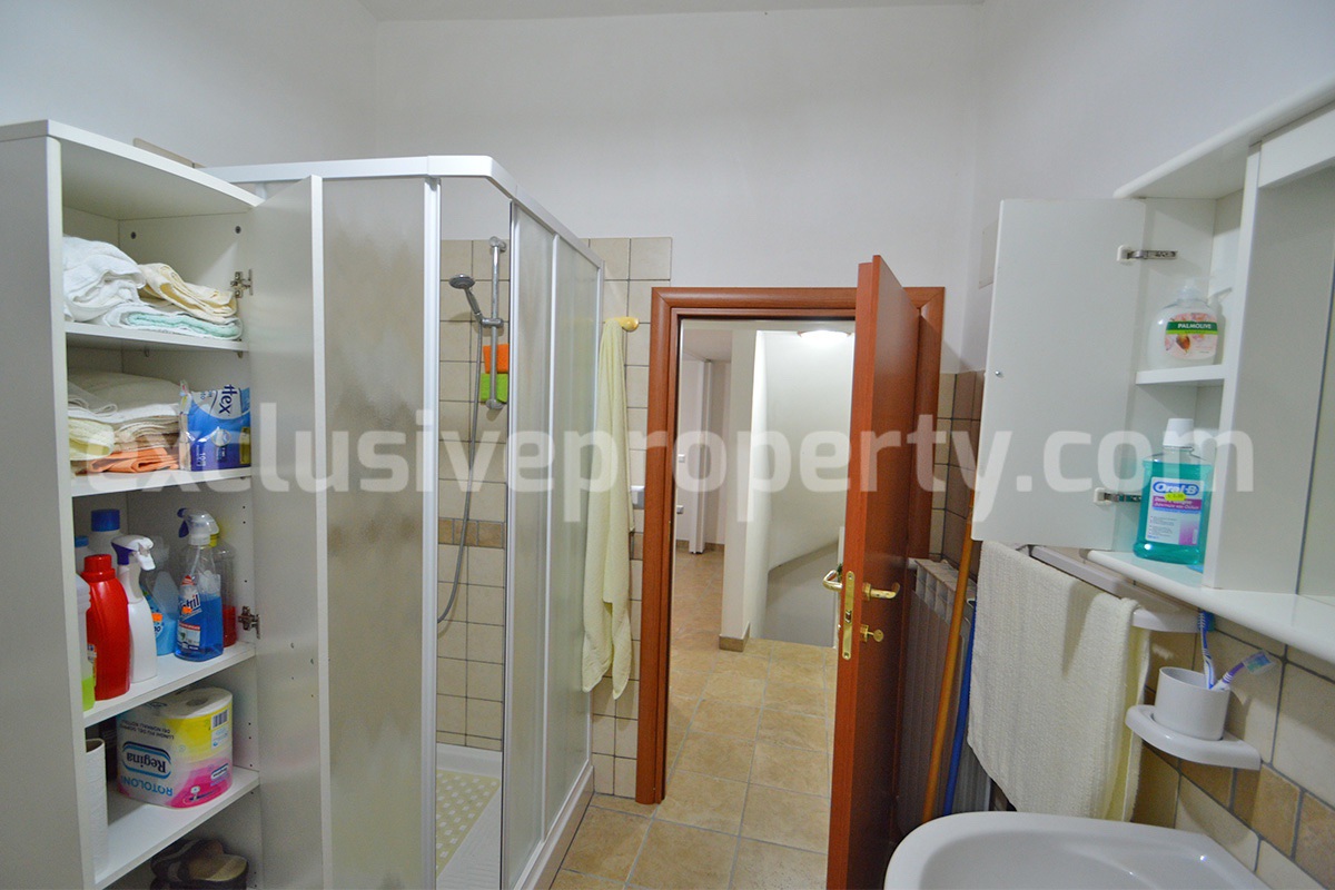 Ready-to-Move-In Town House with Panoramic Terrace for Sale in Schiavi di Abruzzo