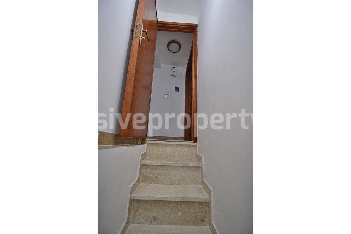 Ready-to-Move-In Town House with Panoramic Terrace for Sale in Schiavi di Abruzzo