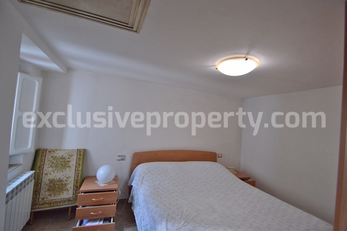 Ready-to-Move-In Town House with Panoramic Terrace for Sale in Schiavi di Abruzzo