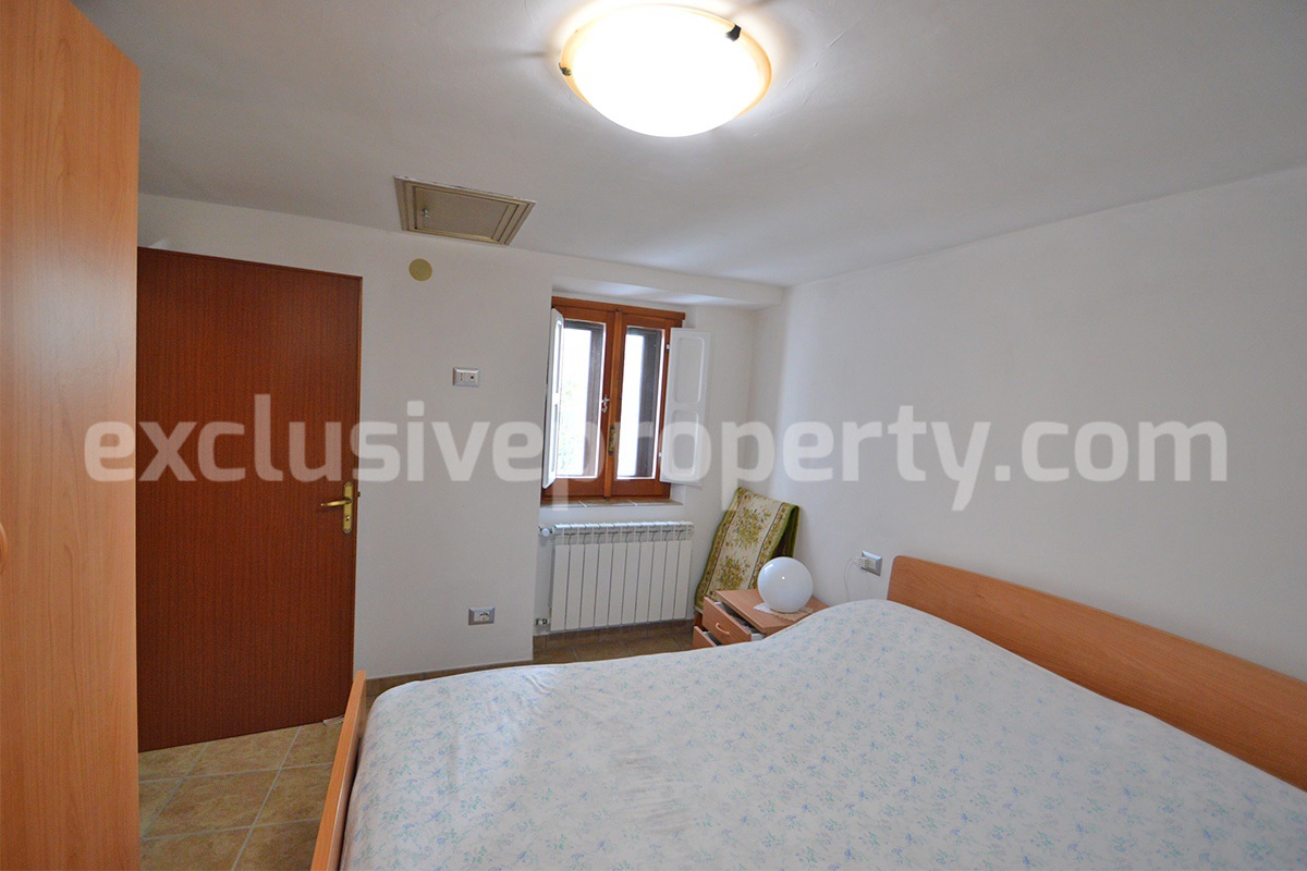 Ready-to-Move-In Town House with Panoramic Terrace for Sale in Schiavi di Abruzzo