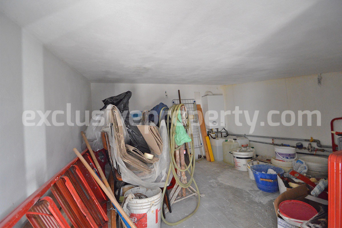 Ready-to-Move-In Town House with Panoramic Terrace for Sale in Schiavi di Abruzzo