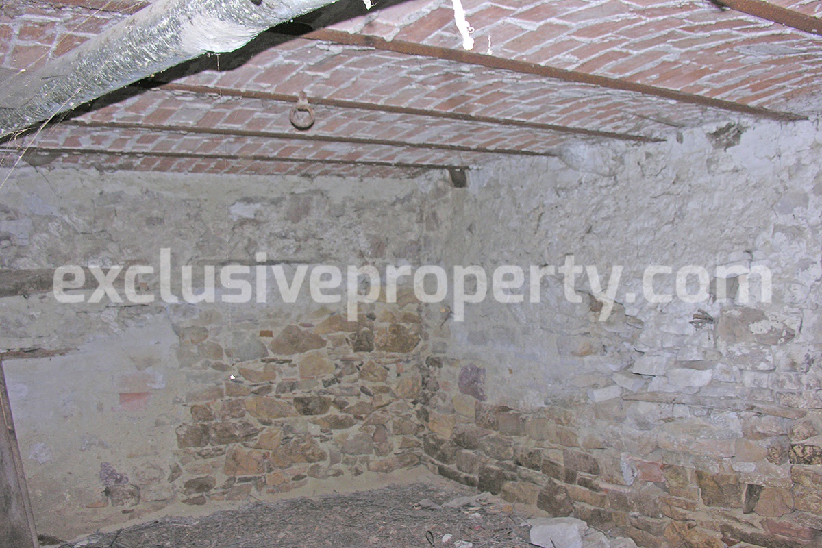 Stone house to be restored reduced price for sale in italy - Molise