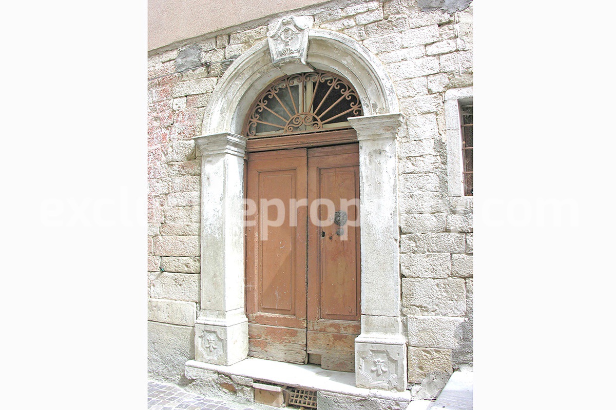 Stone house to be restored reduced price for sale in italy - Molise 1