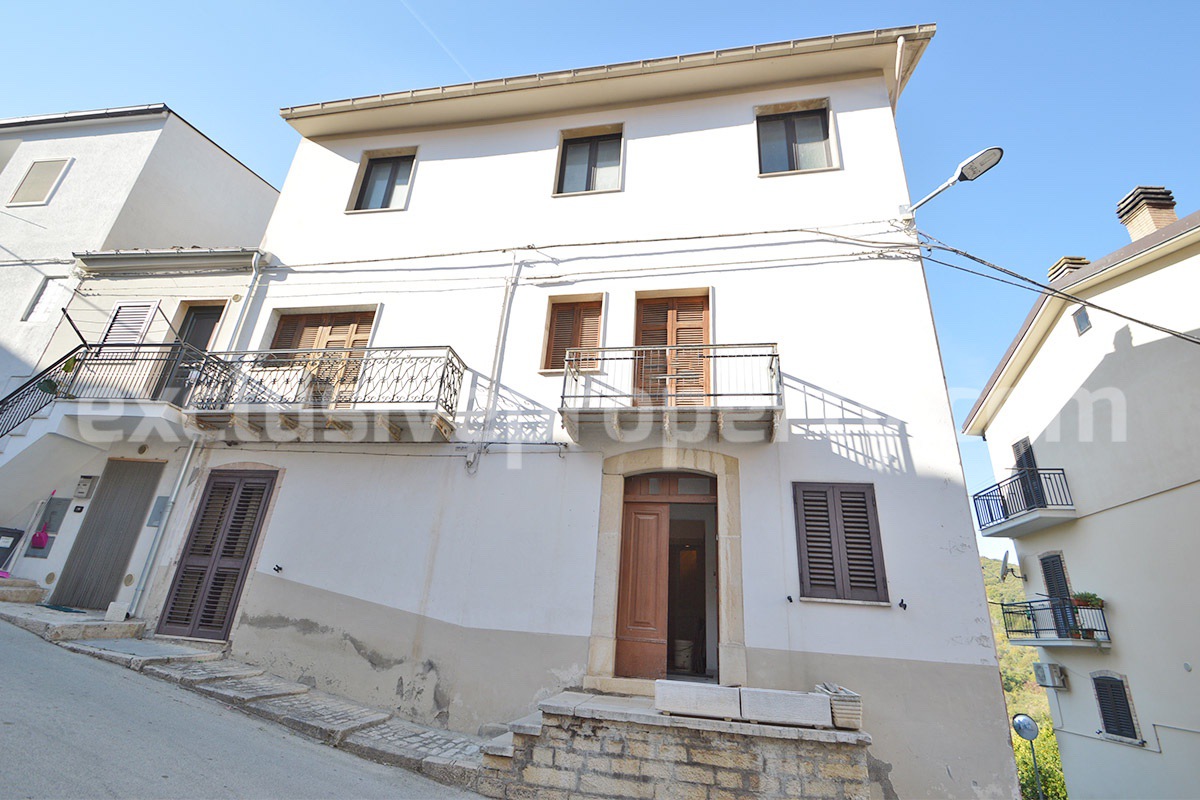 Spacious Stone Town House with Garage and Vaulted Ceilings for Sale in Guardialfiera - Molise