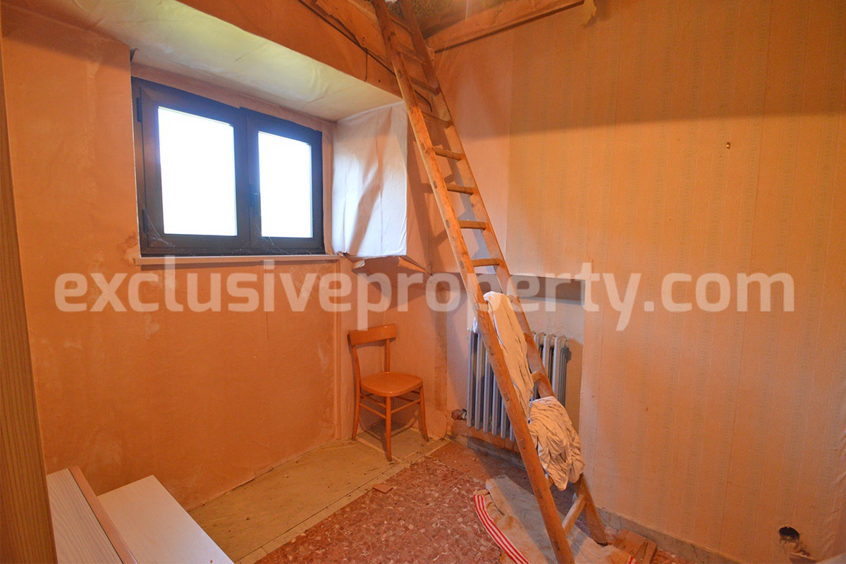 Spacious Stone Town House with Garage and Vaulted Ceilings for Sale in Guardialfiera - Molise