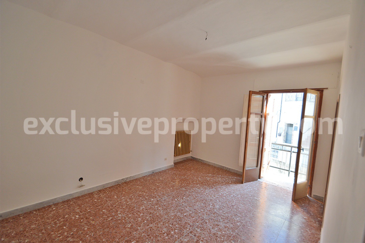 Spacious Stone Town House with Garage and Vaulted Ceilings for Sale in Guardialfiera - Molise