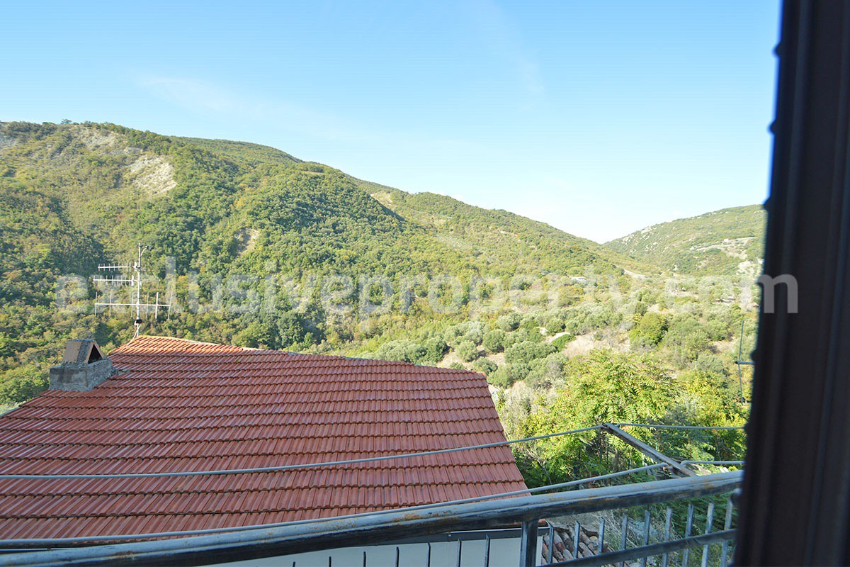 Spacious Stone Town House with Garage and Vaulted Ceilings for Sale in Guardialfiera - Molise