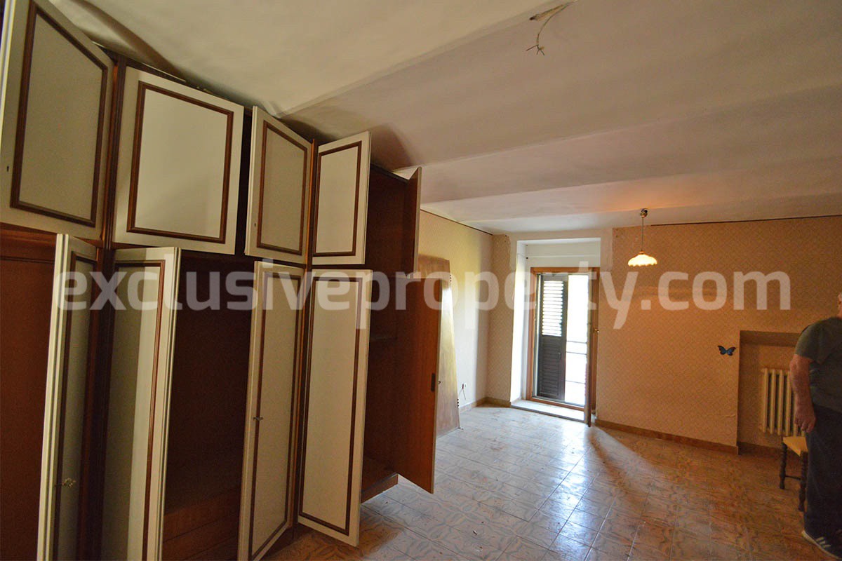 Spacious Stone Town House with Garage and Vaulted Ceilings for Sale in Guardialfiera - Molise
