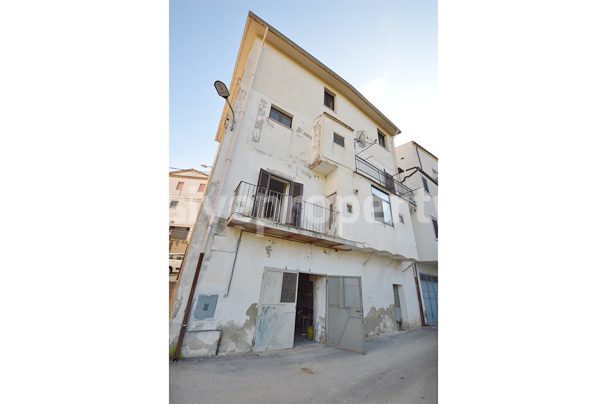 Spacious Stone Town House with Garage and Vaulted Ceilings for Sale in Guardialfiera - Molise