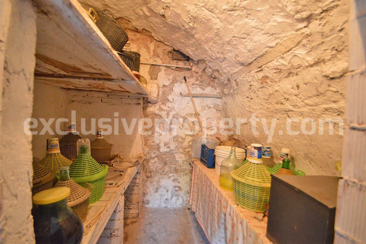 Spacious Stone Town House with Garage and Vaulted Ceilings for Sale in Guardialfiera - Molise