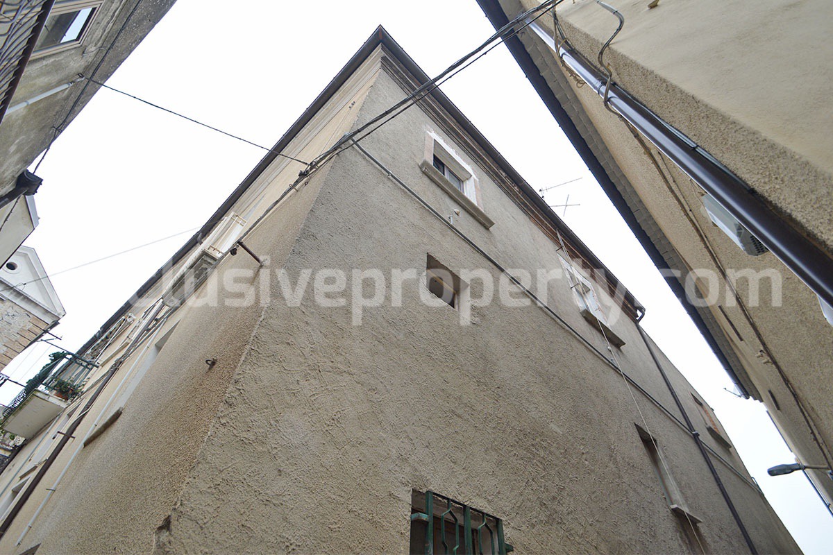 Charming 4-Bedroom 4-Bathroom Townhouse with Garden for Sale in Palmoli - Abruzzo