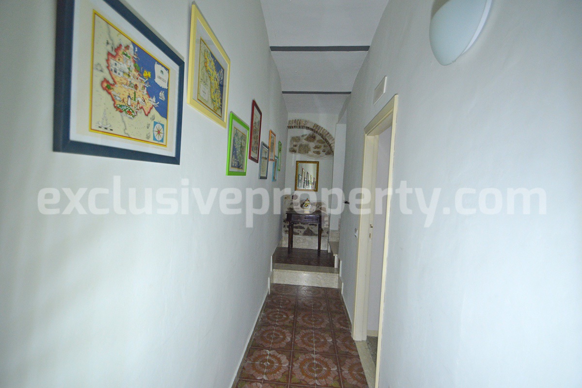 Charming 4-Bedroom 4-Bathroom Townhouse with Garden for Sale in Palmoli - Abruzzo