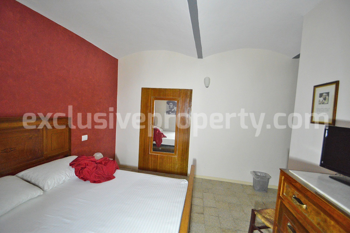 Charming 4-Bedroom 4-Bathroom Townhouse with Garden for Sale in Palmoli - Abruzzo