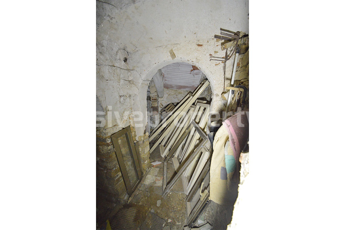 Charming 4-Bedroom 4-Bathroom Townhouse with Garden for Sale in Palmoli - Abruzzo