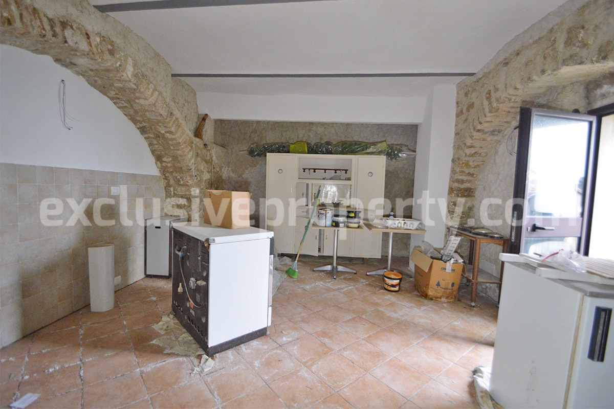 Charming 4-Bedroom 4-Bathroom Townhouse with Garden for Sale in Palmoli - Abruzzo