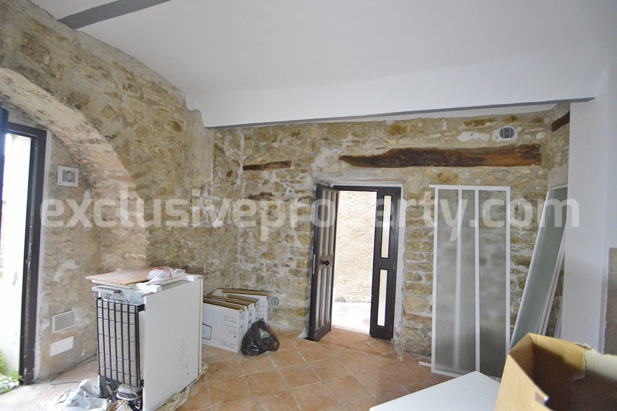 Charming 4-Bedroom 4-Bathroom Townhouse with Garden for Sale in Palmoli - Abruzzo