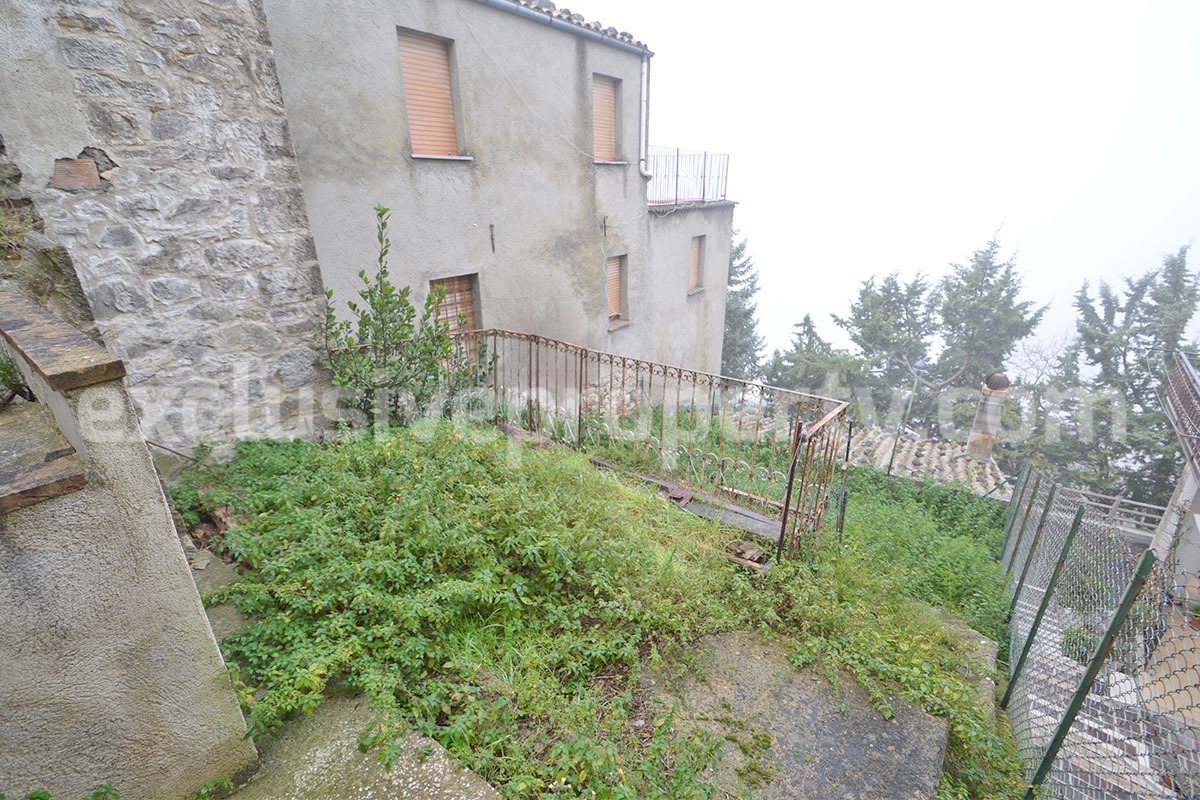 Charming 4-Bedroom 4-Bathroom Townhouse with Garden for Sale in Palmoli - Abruzzo