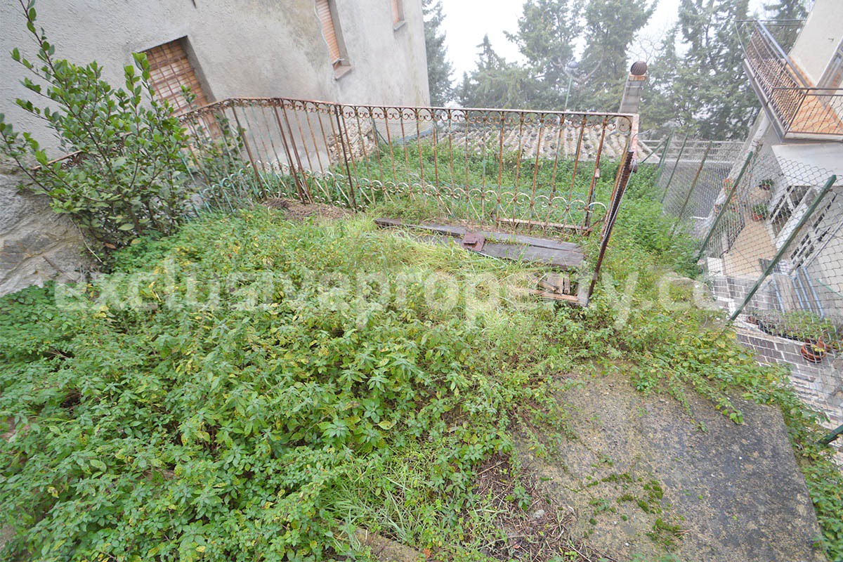 Charming 4-Bedroom 4-Bathroom Townhouse with Garden for Sale in Palmoli - Abruzzo