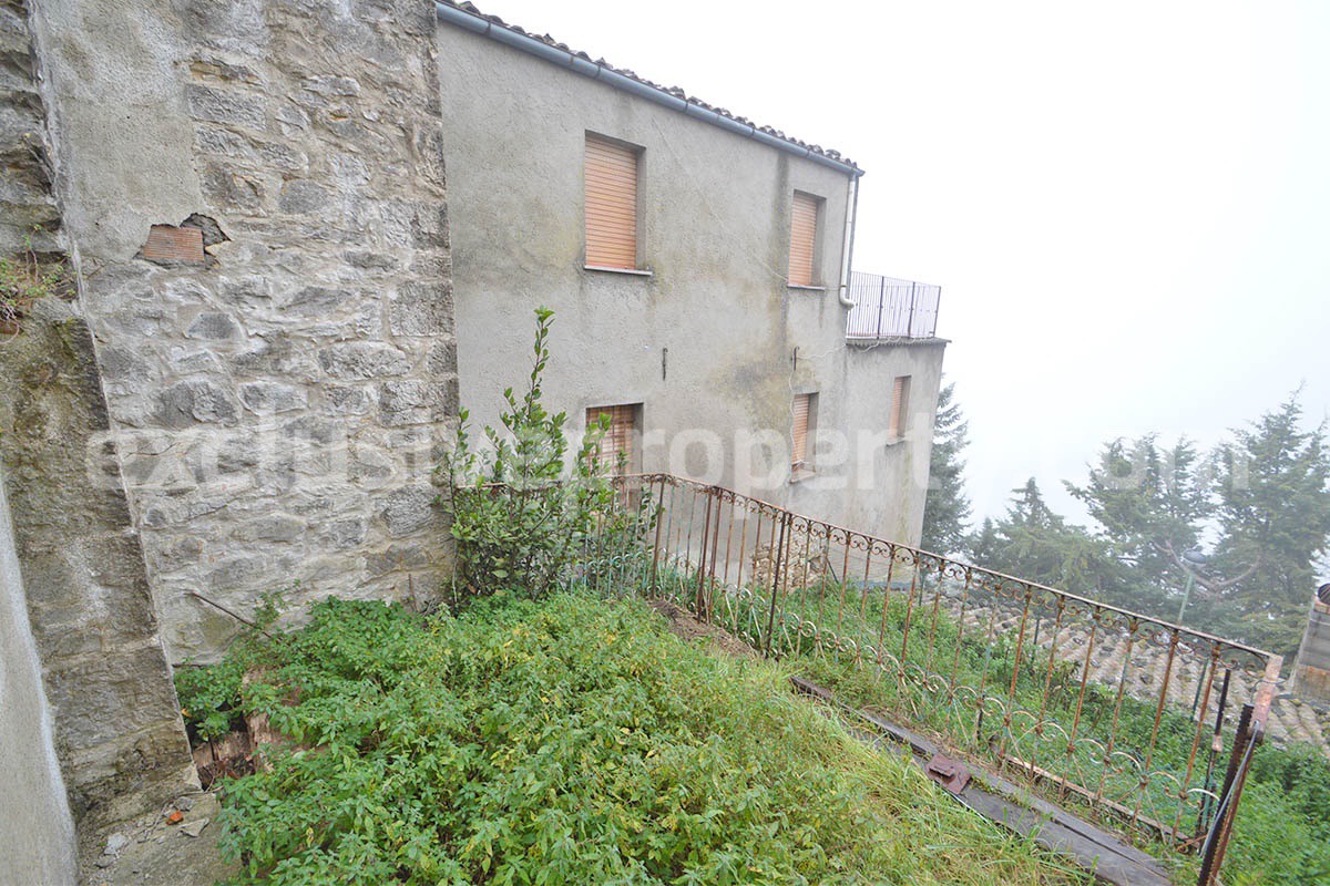 Charming 4-Bedroom 4-Bathroom Townhouse with Garden for Sale in Palmoli - Abruzzo