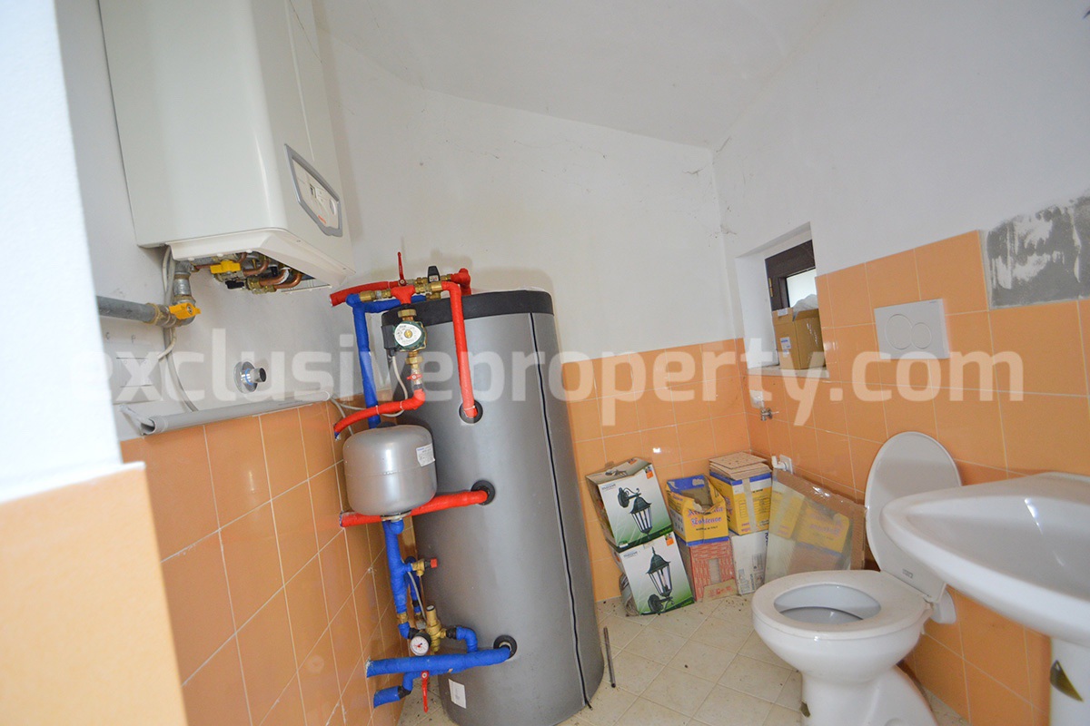 Charming 4-Bedroom 4-Bathroom Townhouse with Garden for Sale in Palmoli - Abruzzo