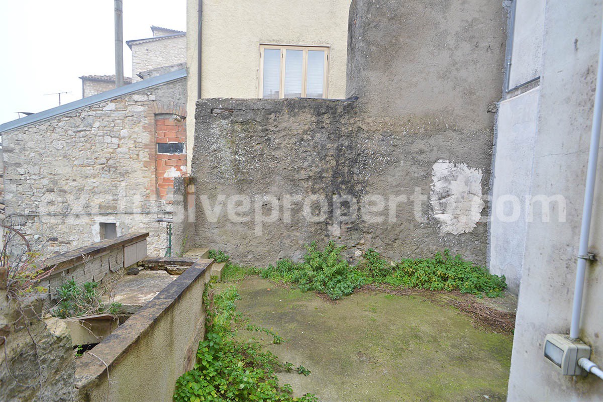 Charming 4-Bedroom 4-Bathroom Townhouse with Garden for Sale in Palmoli - Abruzzo