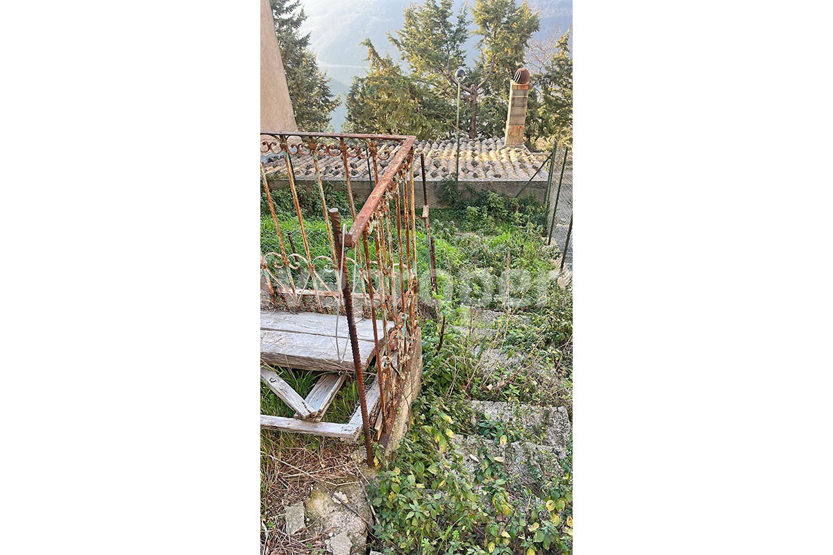 Charming 4-Bedroom 4-Bathroom Townhouse with Garden for Sale in Palmoli - Abruzzo