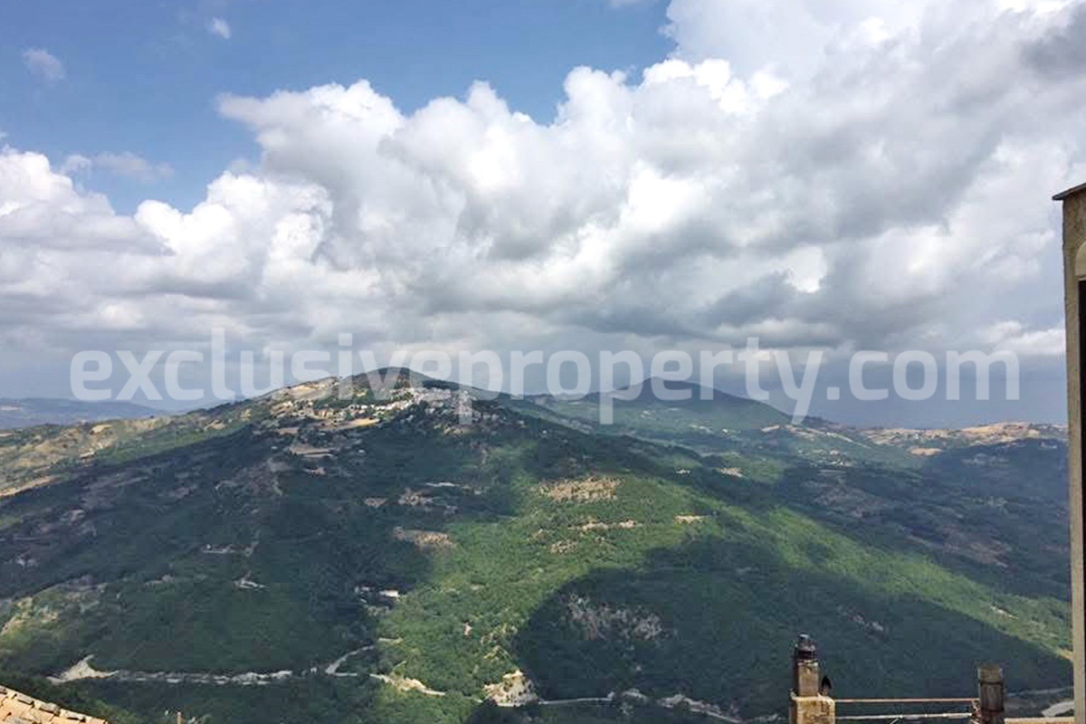 Charming 4-Bedroom 4-Bathroom Townhouse with Garden for Sale in Palmoli - Abruzzo