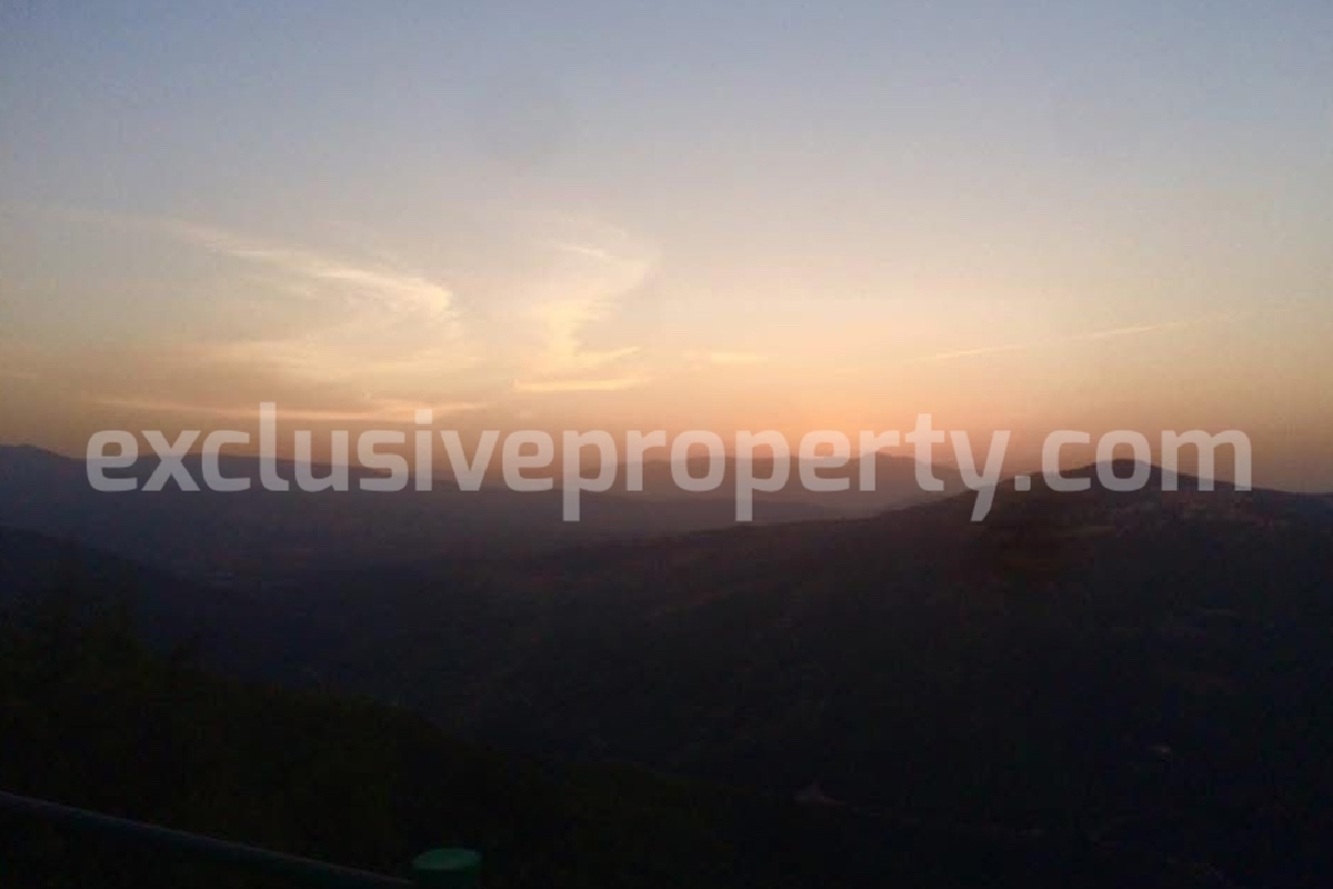 Charming 4-Bedroom 4-Bathroom Townhouse with Garden for Sale in Palmoli - Abruzzo