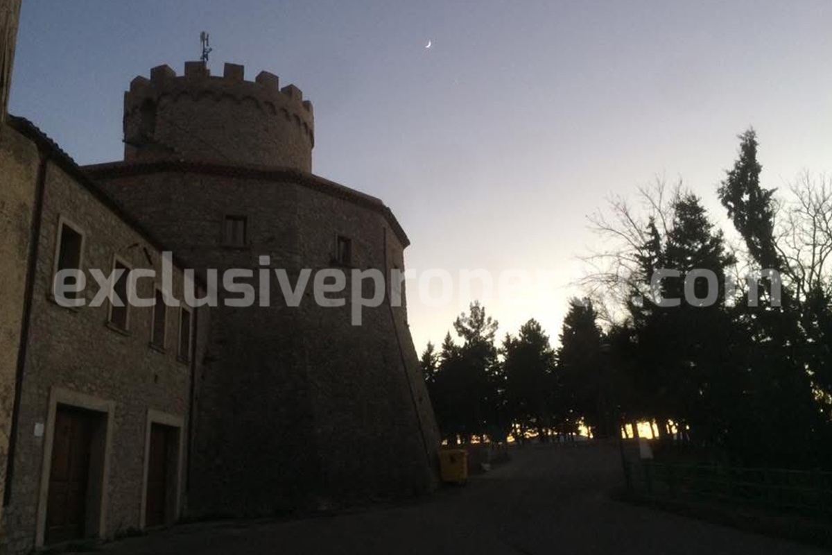 Charming 4-Bedroom 4-Bathroom Townhouse with Garden for Sale in Palmoli - Abruzzo