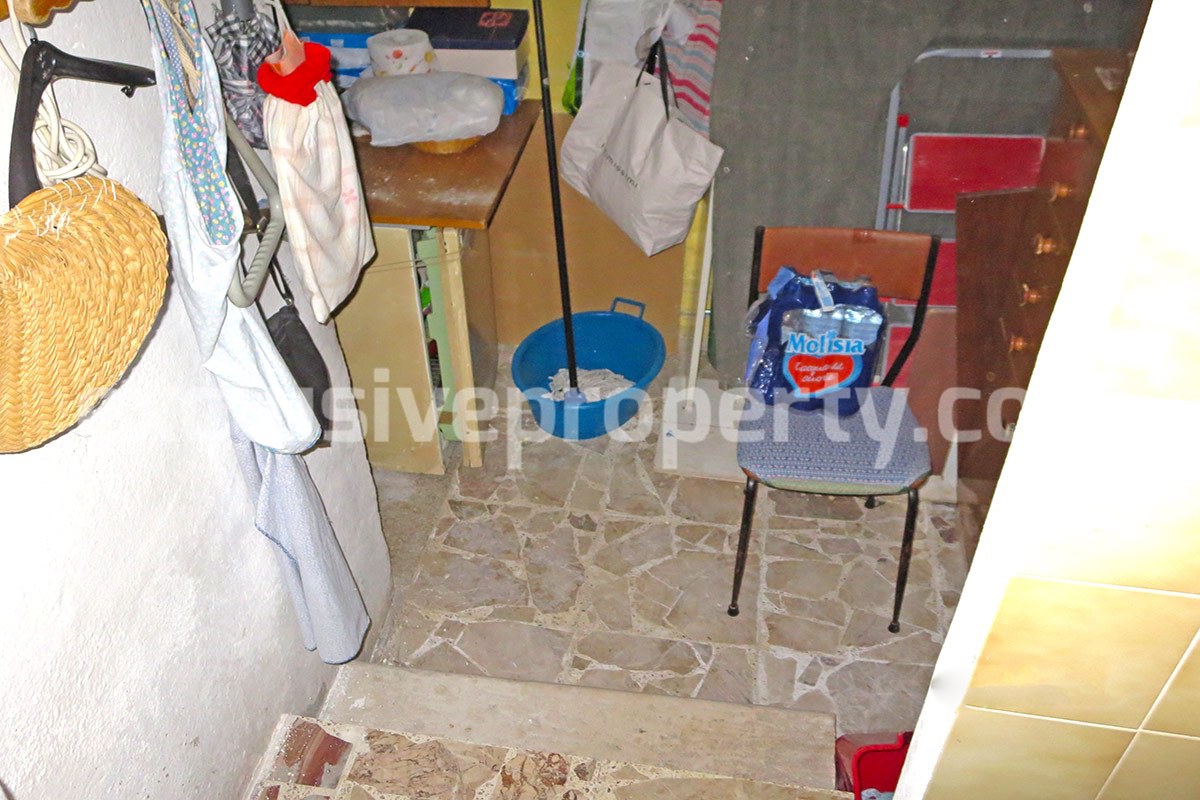 Property with cellar for sale in Molise Region - 18 min from Lake 21