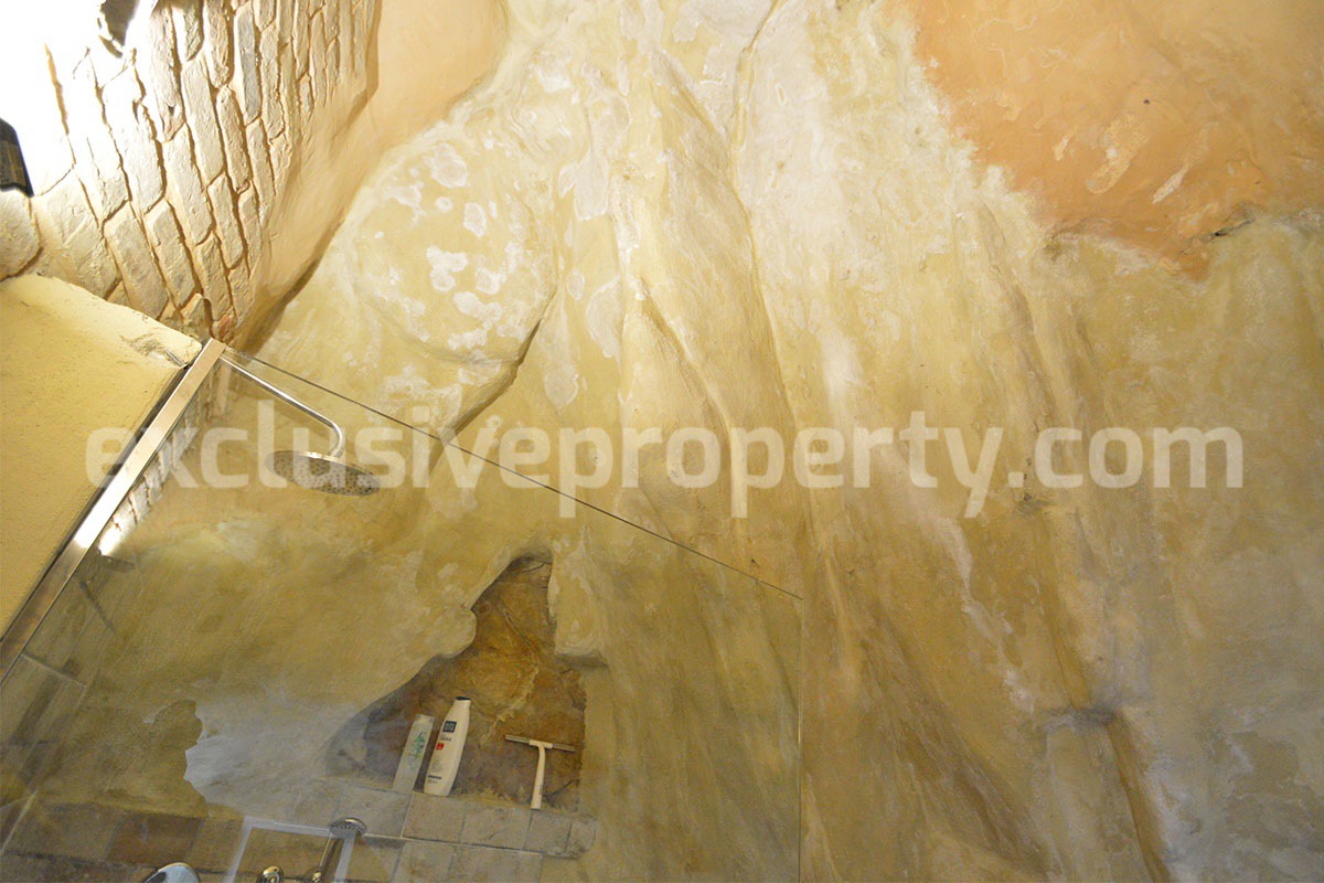Charming Stone House with Cave for Sale in Civitacampomarano - Authentic Italian Retreat