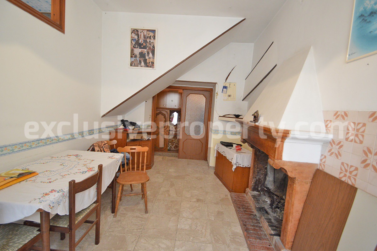 Charming 3-Bedroom Townhouse for Sale in the Historic Center of Acquaviva Collecroce in Molise